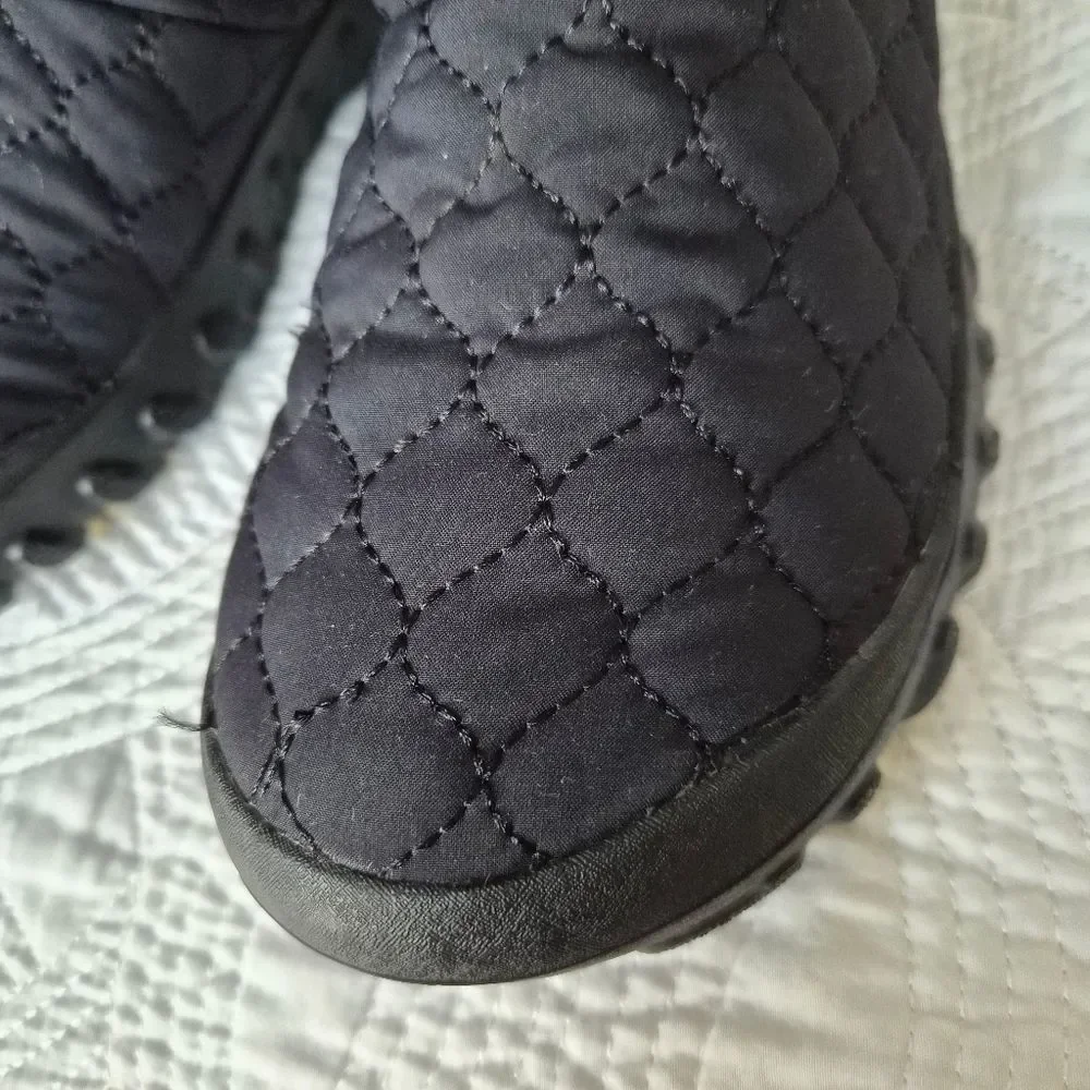 VGUC BOGS B Moc Quilted Puff Boots Women 7 Black